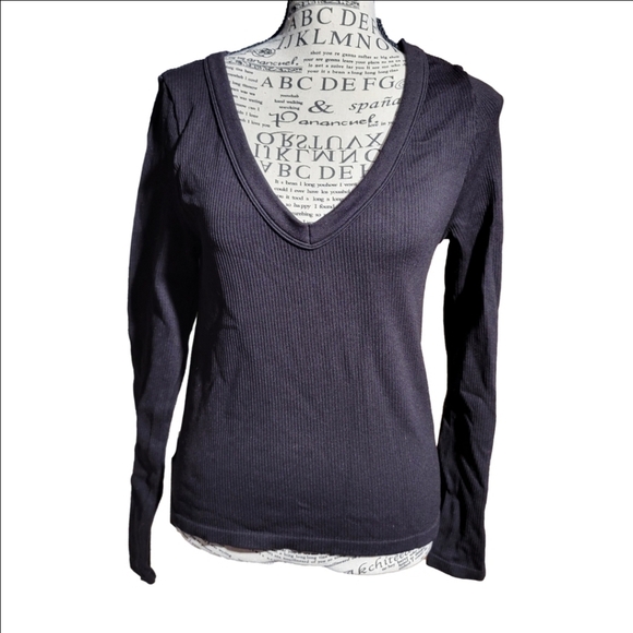 No Boundaries Tops - No Boundaries Black V-Neck Long Sleeve Top